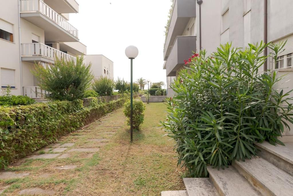 Appartamento Incantevole Fronte Mare Villa Rosa Di Martinsicuro Kültér fotó